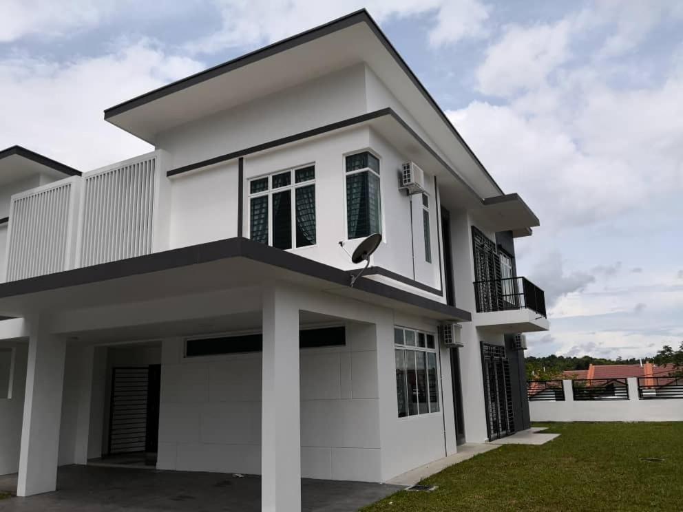 Johor Desaru Beach Bungalow Villas Kangkar Chemaran 外观 照片
